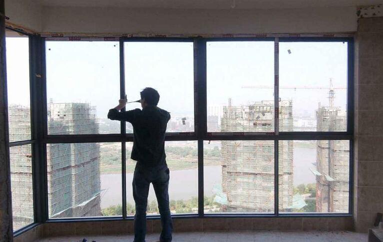 密封膠可以密封門窗么?